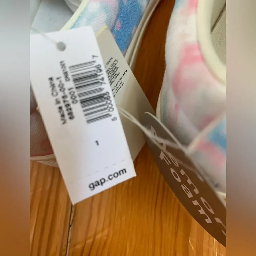 NWT Girls Gap Sneakers